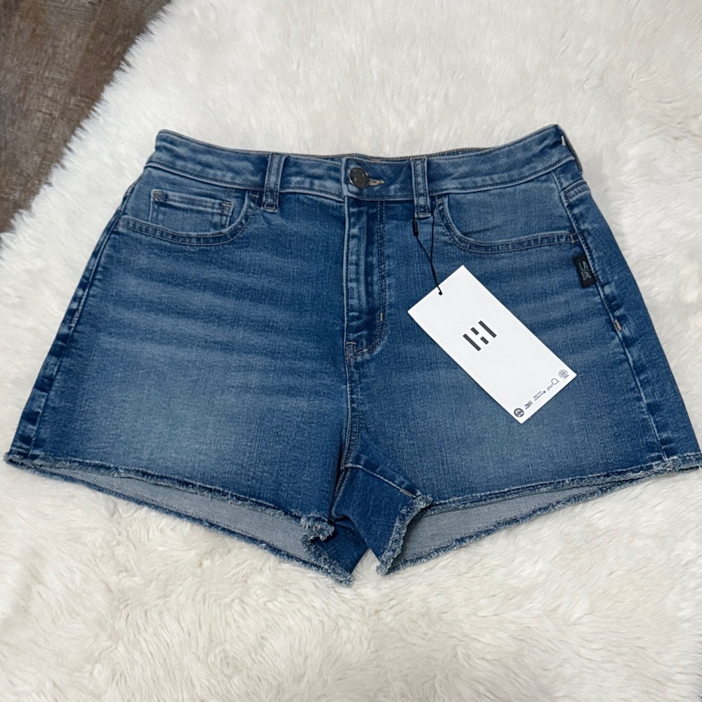 SILVER JEANS CO Raw Hem Denim Shorts ~ NWT - Picture 1 of 10